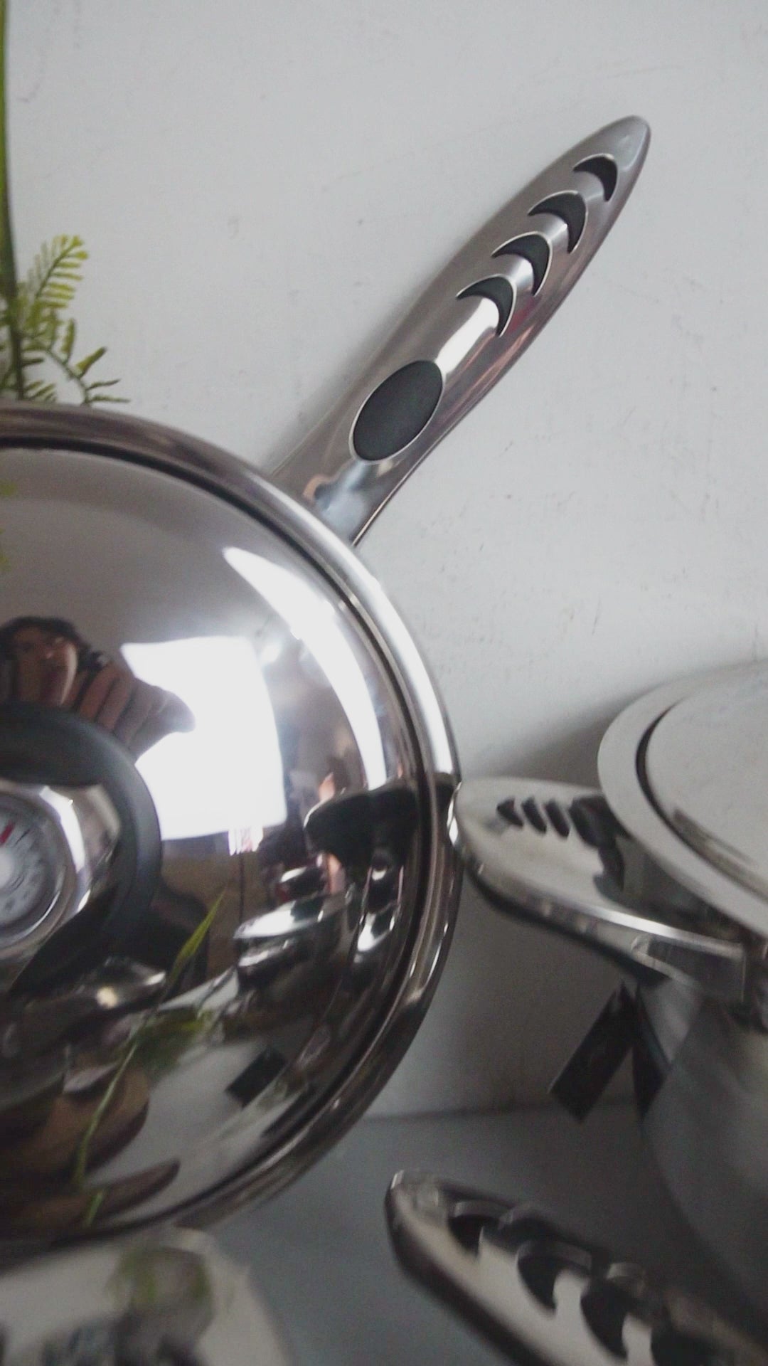 Batería de Cocina Acero Inoxidable Bateria DC - 16 pz con Mangos de Silicona | Juego de Ollas y Sartenes con Tapas de Vidrio | Fondo Multicapas | Apta para Gas, Eléctrica e Inducción | Alta Durabilidad y Fácil Limpieza